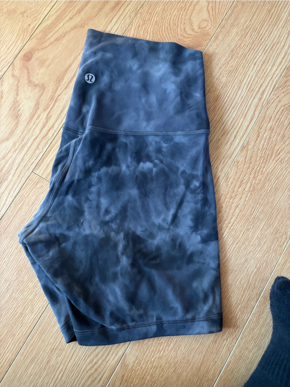 lululemon wunder under Women’s Black Tie-Dye Bike Shorts